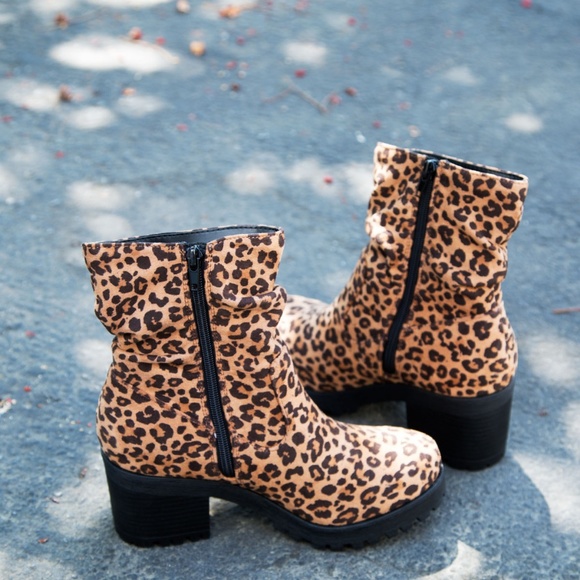 NEW🔥 Leopard Ruched Booties Med Heel Low Platform - Picture 8 of 8